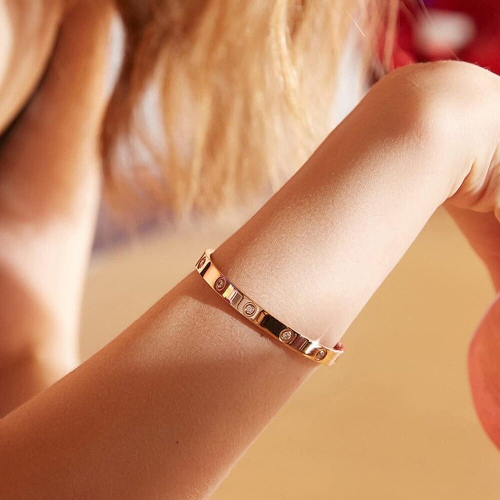 18K Gold-Plated Minimalist Bangle for Women - Elegant Friendship Bracelet - Picture 6 of 7